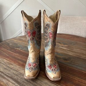 Size 7 Corral winged heart boots.